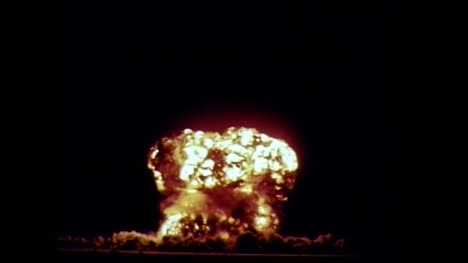 Archivclip-Der-Detonation-Einer-Atombombe-Während-Des-Betriebs-Plumbbob-02