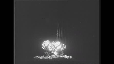 1960-Examen-De-Detonación-De-Una-Bomba-Atómica-Francesa-En-Argelia