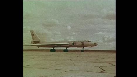 1956-Sowjetische-Flugzeuge-Starten-Vom-Testgelände-In-Semipalatinsksk