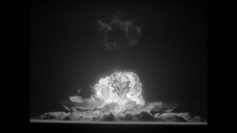 Archivclip-Der-Atombombenexplosion-01