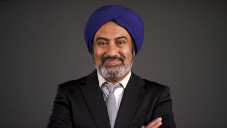 Pull-Focus-of-Middle-Aged-Businessman-In-Turban-Smiling