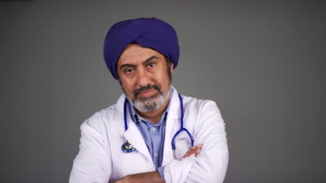 Pull-Focus-of-Middle-Aged-Doctor-In-Turban-Fold-Arms-and-Looking-Serious