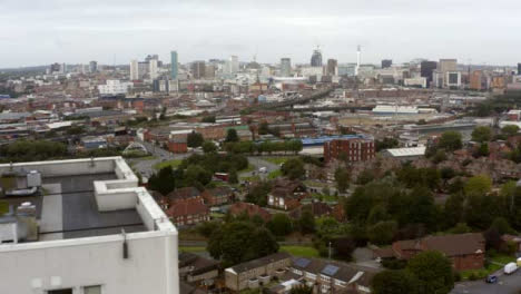 Drone-Shot-Flying-Tower-Flats-In-Birmingham,-England