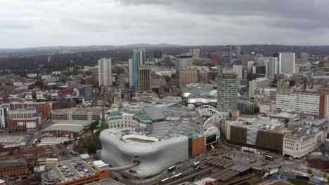 Drone-Shot-Acercándose-Al-Centro-De-La-Ciudad-De-Birmingham