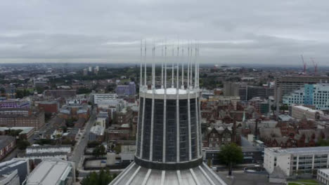 Drohnenschuss-Umkreist-Die-Kathedrale-Von-Liverpool