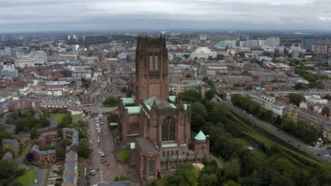 Drohnenschuss-Im-Orbit-Der-Kathedrale-Von-Liverpool-08