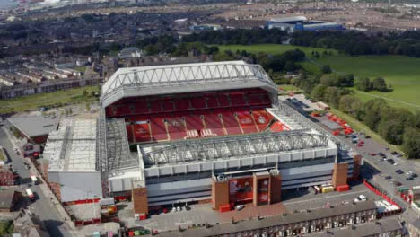 Disparo-De-Dron-Orbitando-El-Estadio-De-Anfield-01