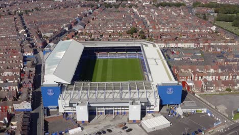 Drohnenschuss-Zieht-Sich-Vom-Goodison-Park-Stadium-02-Weg