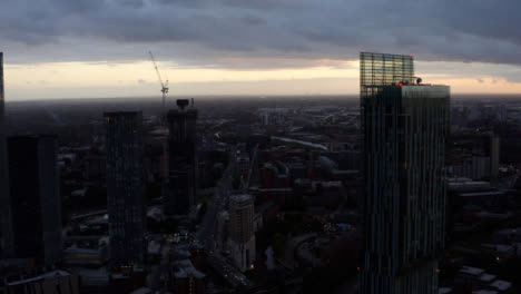 Drone-Shot-Orbitando-Los-Rascacielos-De-Manchester-19
