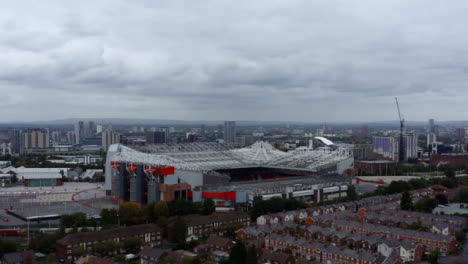 Drohnenschuss-Im-Orbit-Des-Alten-Trafford-Stadions-01