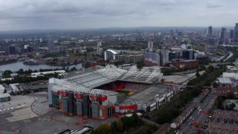 Drohnenschuss-Im-Orbit-Des-Alten-Trafford-Stadions-03