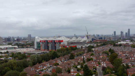 Drohnenschuss-Im-Orbit-Des-Alten-Trafford-Stadions-09