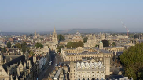 Drohnenschuss,-Der-Sich-über-Die-Skyline-Von-Oxford-Bewegt