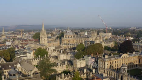 Drohnenschuss-Im-Orbit-Von-Gebäuden-In-Oxford-02