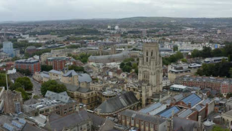 Drohnenschuss-Beim-Wegziehen-Von-Wills-Memorial-Building-02