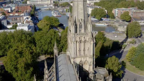 Drone-Shot-Orbitando-La-Iglesia-De-St-Marys-Redcliffe-12