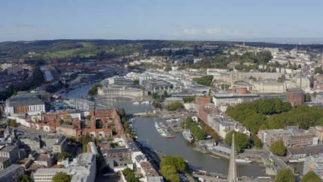 Drone-Shot-Moviéndose-A-Través-De-Bristol-Waterfront-01