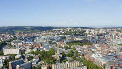 Drohnenschuss-Zieht-Sich-Von-Der-Skyline-Von-Bristol-Ab-01