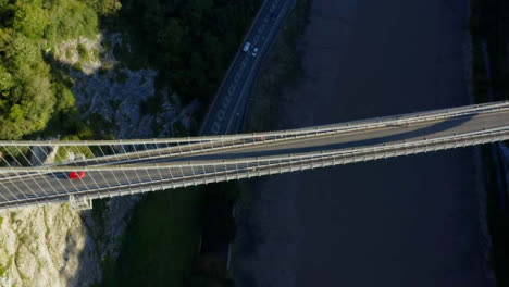 Overhead-Drohne-Schwenkt-über-Die-Clifton-Hängebrücke-01