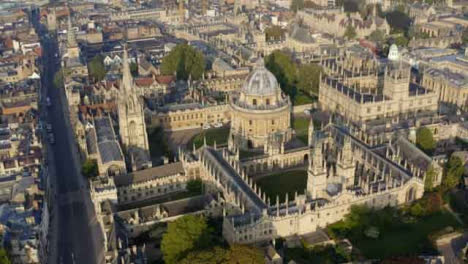 Drone-Shot-Orbitando-El-Edificio-De-La-Cámara-Radcliffe-En-Oxford-Versión-Larga