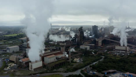 Drone-Shot-Orbitando-Puerto-Talbot-Planta-De-Fabricación-De-Acero-Versión-Corta-1-De-2