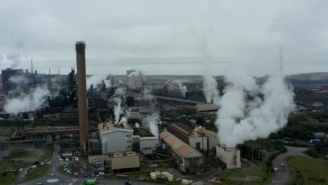 Drone-Shot-Orbitando-Puerto-Talbot-Planta-De-Fabricación-De-Acero-Versión-Corta-2-De-2