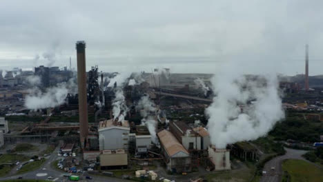 Drone-Shot-Orbitando-Puerto-Talbot-Planta-De-Fabricación-De-Acero-Versión-Larga