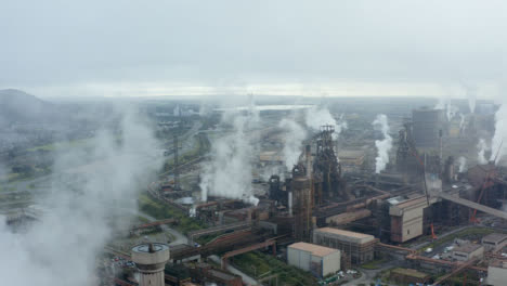 Drone-Shot-Orbitando-Puerto-Talbot-Planta-De-Fabricación-De-Acero-20