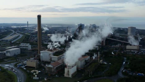 Disparo-De-Drone-Orbitando-Alrededor-De-La-Planta-De-Fabricación-De-Acero-En-Port-Talbot-Versión-Larga