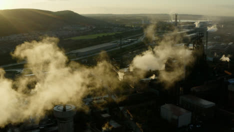 Disparo-De-Drone-Volando-Sobre-La-Planta-De-Fabricación-De-Acero-En-Port-Talbot-Versión-Corta-1-De-2