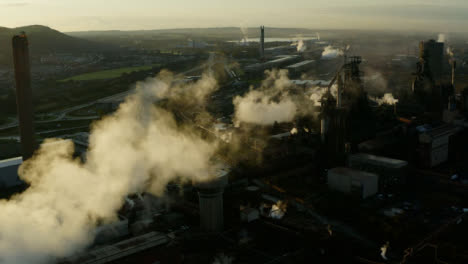 Drohnenschuss-über-Stahlwerk-In-Port-Talbot-Langversion-Fliegen