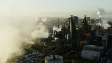 Drone-Shot-Orbitando-La-Planta-De-Fabricación-De-Acero-En-Port-Talbot-05