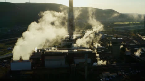 Disparo-De-Drone-Alejándose-De-La-Planta-De-Fabricación-De-Acero-En-Port-Talbot-03