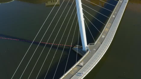 Drohnenschuss-über-Segelbrücke-In-Swansea-02