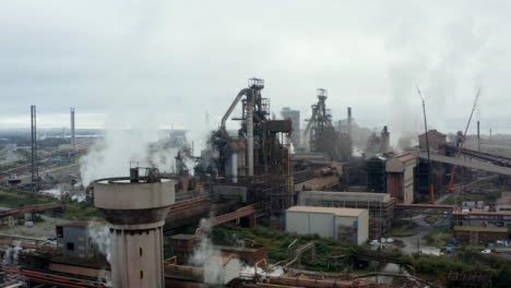 Drone-Shot-Acercándose-A-La-Planta-De-Fabricación-De-Acero-De-Port-Talbot-05