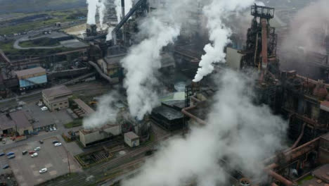 Drone-Shot-Acercándose-A-La-Planta-De-Fabricación-De-Acero-De-Port-Talbot-07