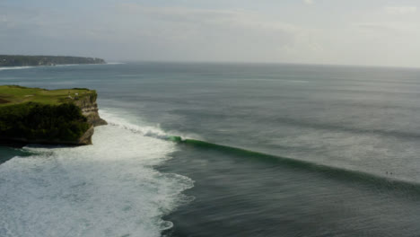 Drone-Shot-Flying-Over-Waves-at-Uluwatu-