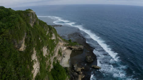 Drone-Shot-Flying-Over-a-Cliff-Edge-at-Uluwatu-Coast