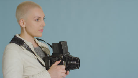 Side-view-of-female-photographer-using-medium-format-film-camera-02