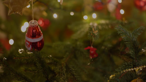 Cerca-De-Varias-Decoraciones-Para-árboles-De-Navidad-Bolas-De-Navidad-3