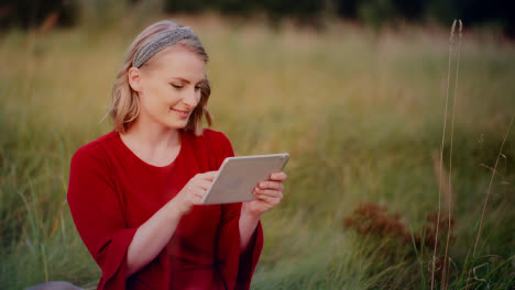 Young-Smiling-Woman-Typing-On-Digital-Tablet-Outdoors-5