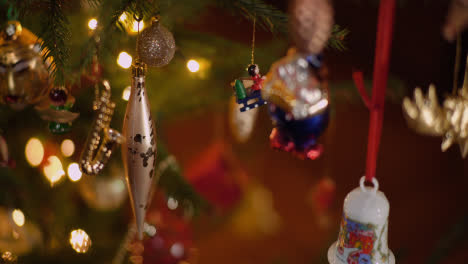 Close-Up-Of-Christmas-Balls-On-Christmas-Tree