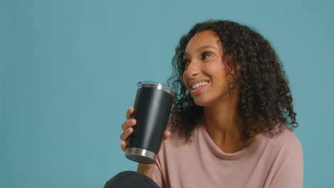 Medium-Shot-of-Young-Adult-Woman-with-Flask-Having-Conversation-03
