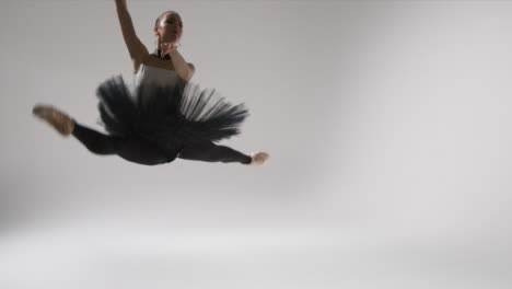 Wide-Shot-of-Ballerina-Jumping-and-Dancing-on-Pointe