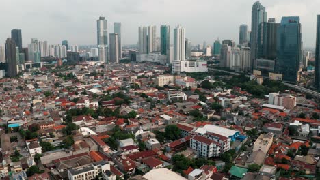 Drohnenschuss,-Der-über-Jakarta-Schwenkt