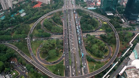 Disparo-De-Dron-Orbitando-El-Intercambio-De-Simpang-Susun-Semanggi-En-Yakarta