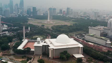 Drohnenschuss-über-Der-Istiqlal-Moschee