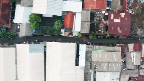Drohne-über-Ländliche-Straße-In-Jakarta-Geschossen