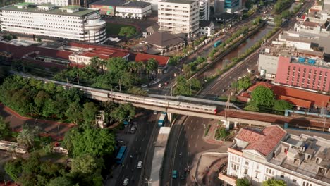 Drohnenaufnahme-Von-Bahngleisen-In-Jakarta