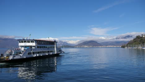 Transbordador-En-Lago-Maggiore-En-Italia